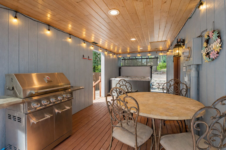 Dining 3, Alpine Getaway 2 Bedroom Home by RedAwning, Chelan
