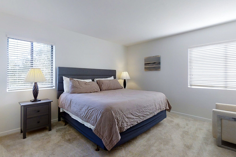 Room 4, Bright & Airy Dog-friendly Condo W/shared Pool, Free Wifi, Central AC, & W/D, Nassau