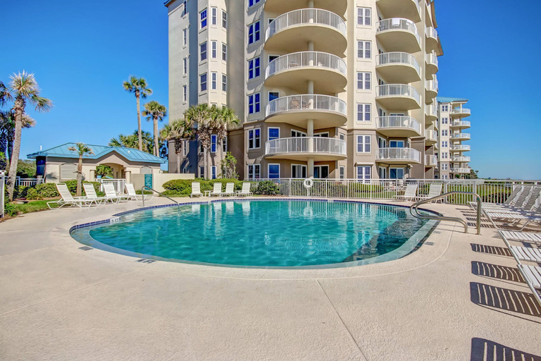 Pool 2, Elegant, Oceanfront Condo With Balcony, Washer/dryer & On-site Pool, Nassau