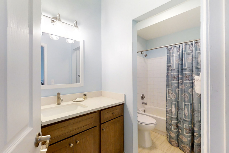 Bathroom 4, Lovely Oceanfront Townhome W/free Wifi, Central AC, Shared Pool, Private W/D, Nassau
