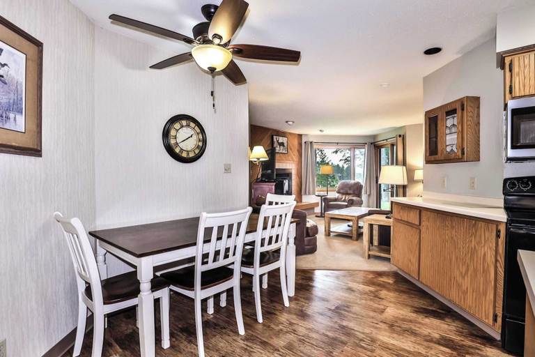 Dining 4, The Pointe Resort & Club 1 Bedroom Condo, Oneida