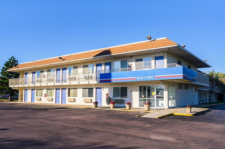 Exterior & Views 1, Motel 6 Mitchell I-90, SD, Davison