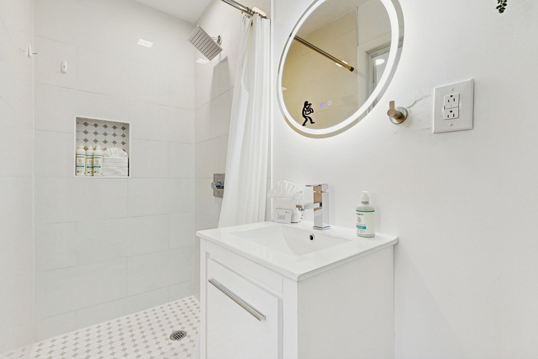 Bathroom 3, Stylish Avondale Home Pet-friendly & Walkable, Duval