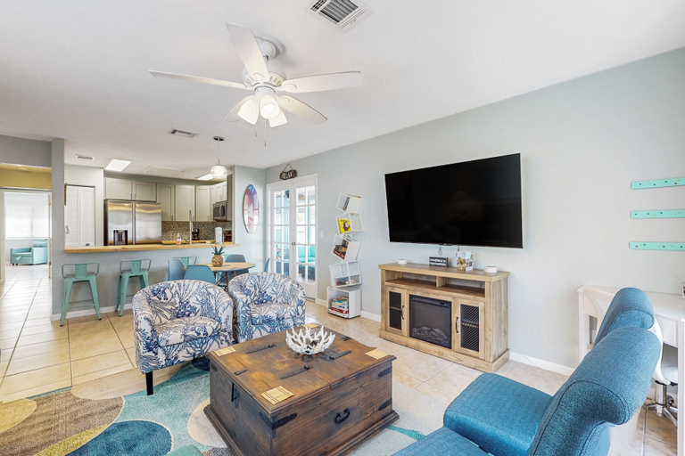 Living area 5, Centrally Located Dog-friendly Home With Beach Gear & Patio - Snowbird-friendly, Flagler