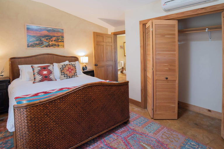Room 4, Sacred River Retreat For 12ppl, Kerr