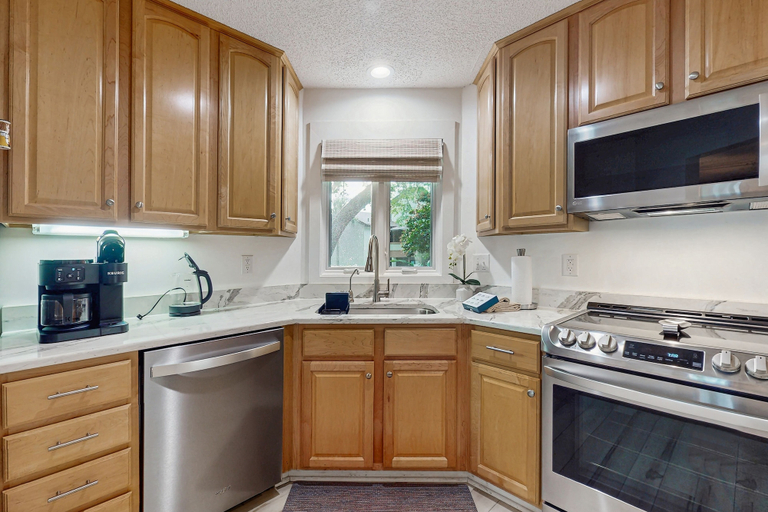Private kitchen 3, Ground Floor Condo With Private Patio, Full Kitchen, Beach Access and Pool, Nassau
