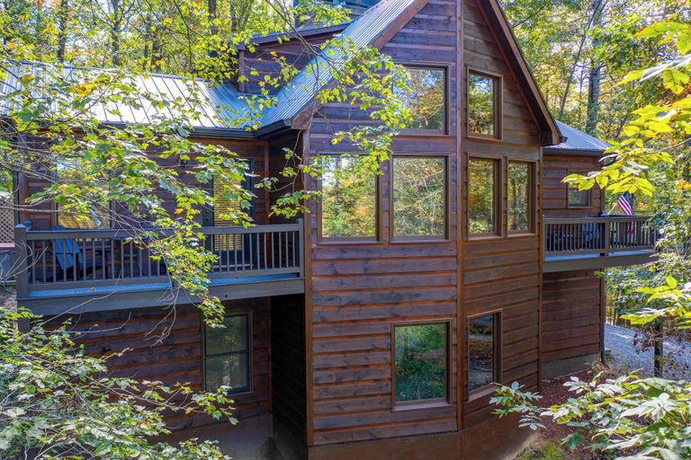 Exterior 2, Buck Valley Lodge Home for 12, Gilmer