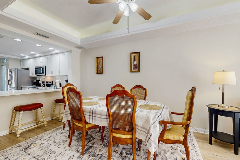 Room 3, Spacious Townhouse With Private Balcony, Waterview, Pool and Wifi, Flagler