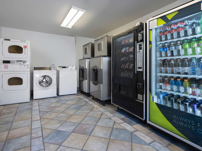 Food & Drinks 5, Motel 6 Oceanside, CA, San Diego