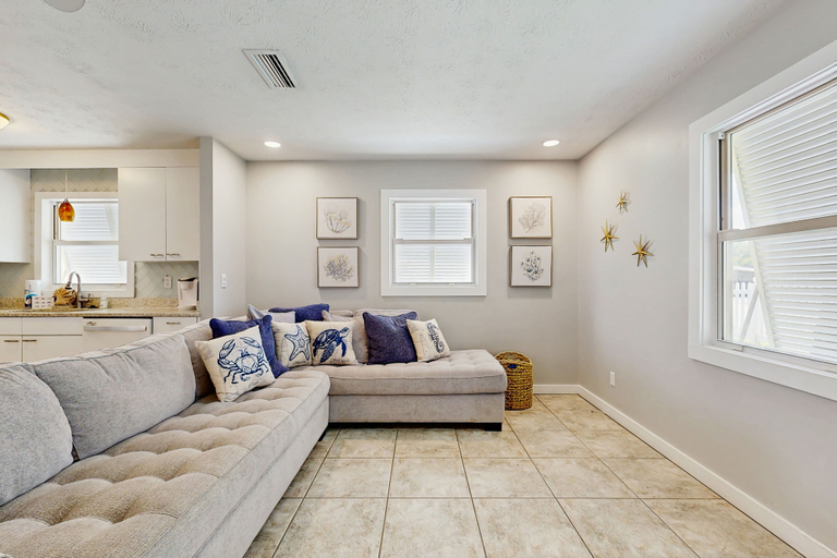 Living area 5, Spacious Beach House With Private Pool, Firepit and Enclosed Yard, Saint Johns