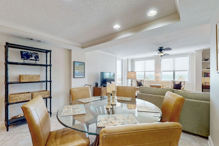 Room 2, Oceanfront Condo With Washer/dryer, AC & Heated Pool, Nassau
