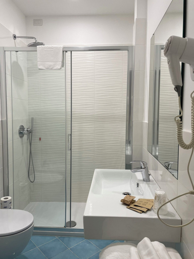 Bathroom 2, Tizi Apartments Porto, Salerno