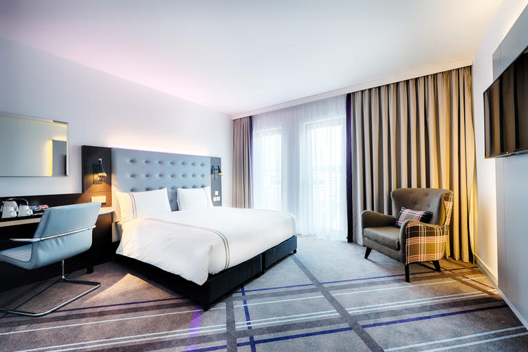 Bedroom 3, Premier Inn Wiesbaden City Centre, Wiesbaden