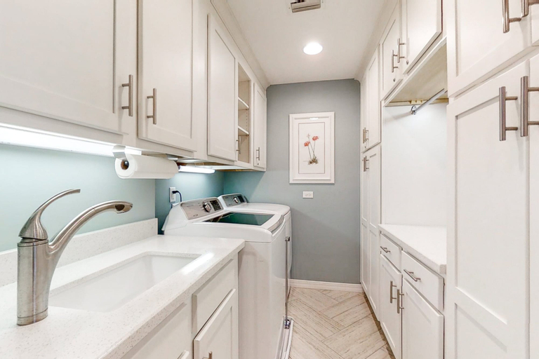 Laundry, Oceanfront Townhome With Lovely Ocean View, Pool, Fast Wifi & W/D, Nassau