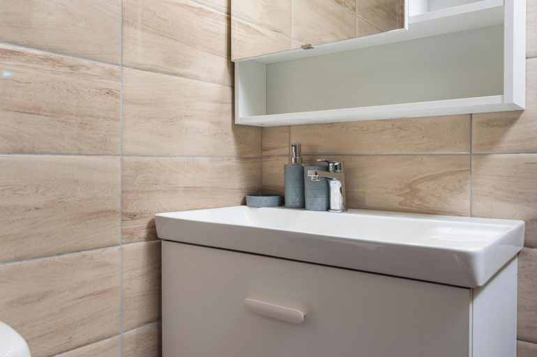 Bathroom 4, Crescendo City House, Crete