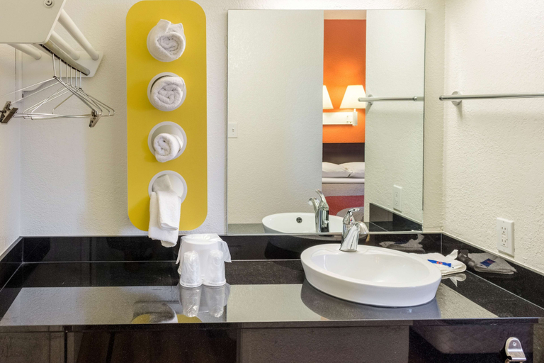 Bathroom 4, Motel 6 Bakersfield, CA - East, Kern