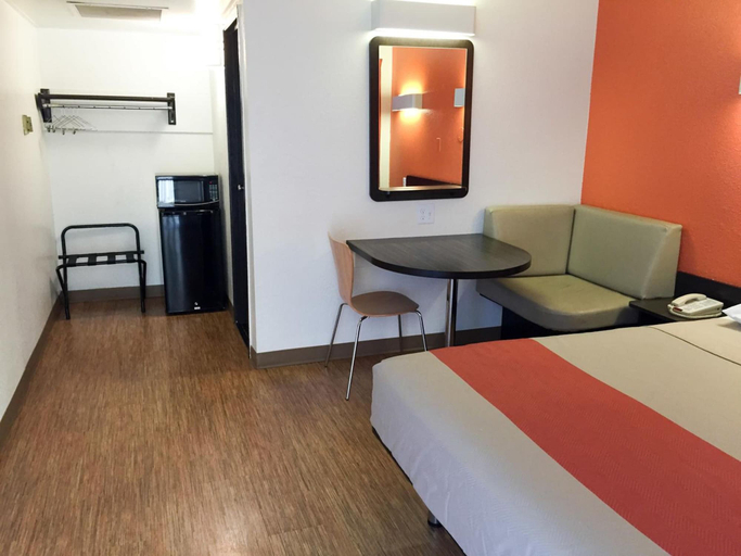 Bedroom 3, Motel 6 Oroville, CA, Butte