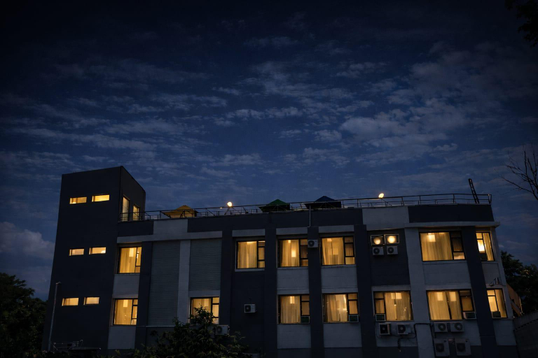 Exterior & Views