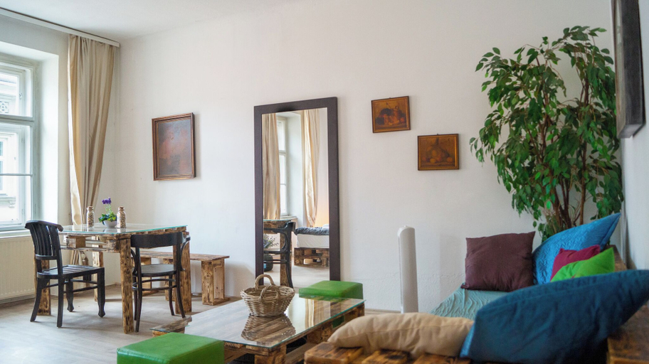 Living area, Cozy 1BR Suited for Extended Comfort, Wien