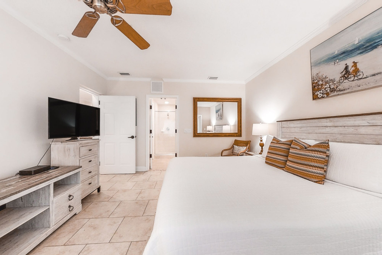 Room 4, Wonderful Home Close to Beach W/shared Pool, Free Wifi, Central AC, W/D, Nassau