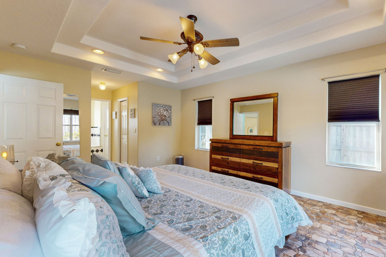 Room 3, Cheerful Home With Private Pool Close to the Beach & Downtown, Saint Johns