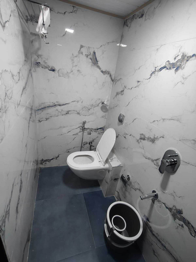 Bathroom 3, Hotel Regal Gate, Mumbai City
