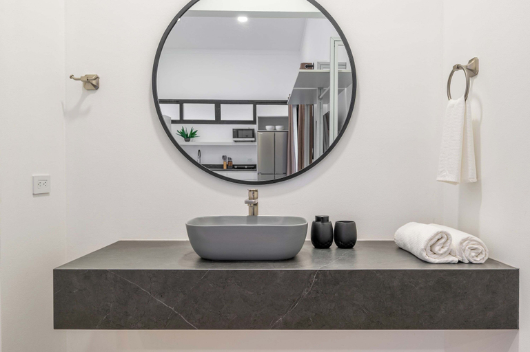 Bathroom 3, Pinilla Living Studios, Santa Cruz