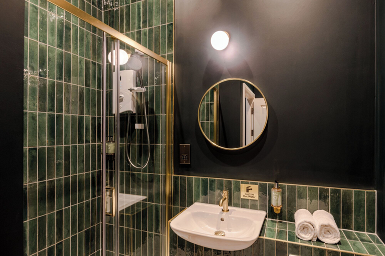 Bathroom 3, Tyndall's Park - Your Apartment, Bristol