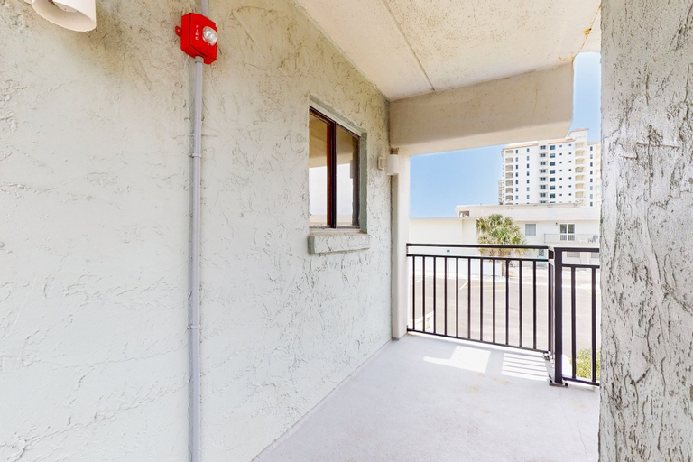 View from room, Modern Oceanfront Condo With Outdoor Pool, Balcony, & Washer/dryer, Duval
