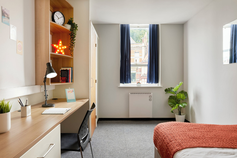 Room 5, For Students Only Rooms in Bristol, Bristol