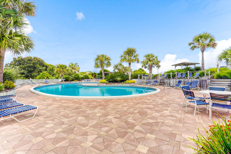 Pool 4, Spacious Condo With Beach Access, Balcony, AC & Outdoor Pool, Nassau