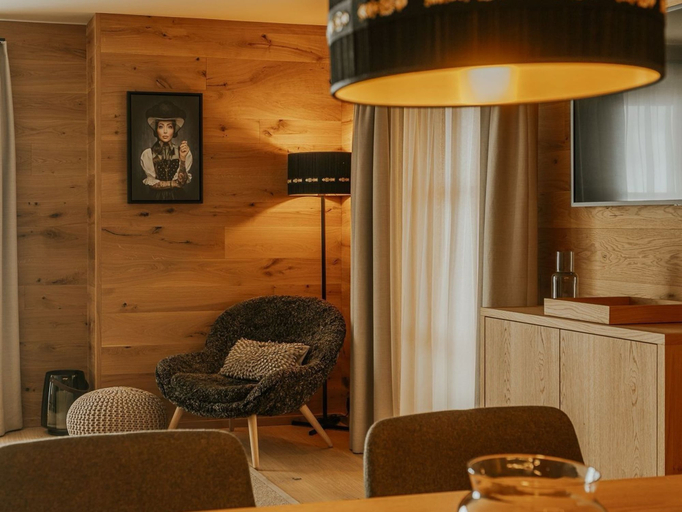 Room 4, Almrausch Lech Apartments, Bludenz