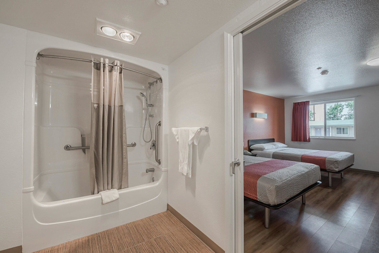 Bathroom 3, Motel 6 Fallon, NV, Churchill