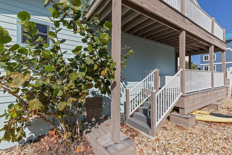 Exterior 5, Surf Camp, Volusia