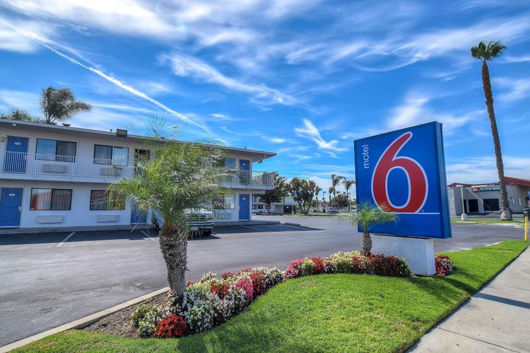 Exterior & Views 2, Motel 6 Stanton, Orange