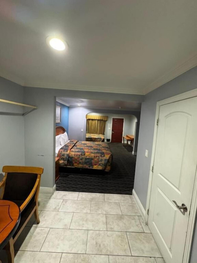 Room 4, Sunset inn &Suites, Los Angeles