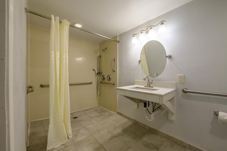 Bathroom 3, Motel 6 Stockbridge, GA – Hwy 138 W, Henry
