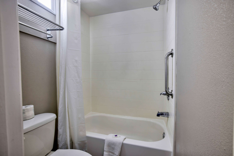 Bathroom 5, Motel 6 Jackson, MS, Hinds