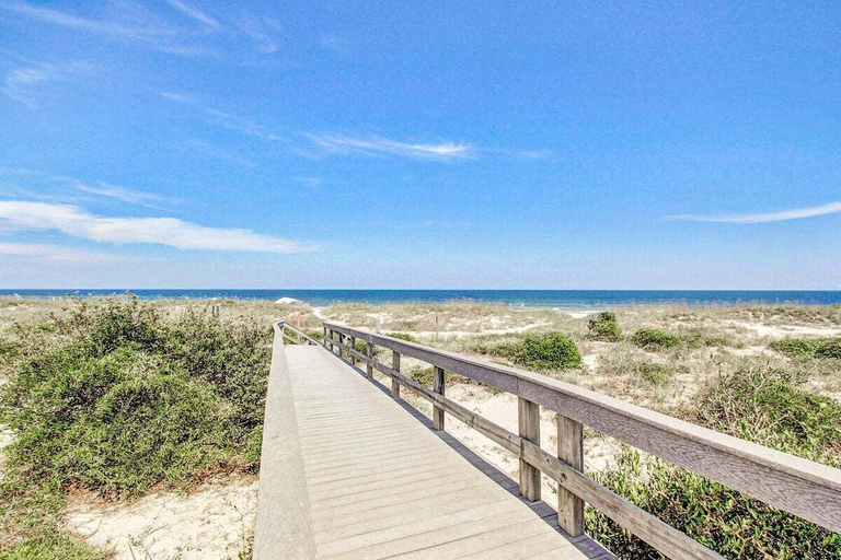 Beach 4, Condo With Shared Pool, Beach Access and Spectacular Atlantic Ocean Views, Nassau