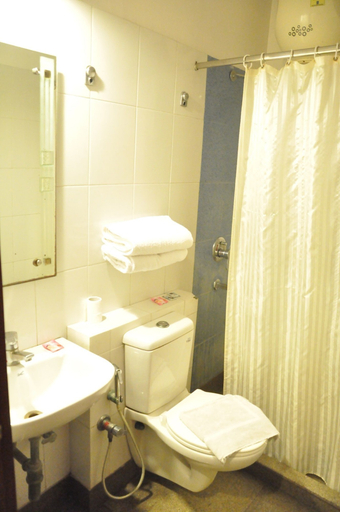 Bathroom, Hotel Deviram Palace, Agra