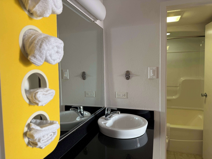 Bathroom 3, Motel 6 Joliet I-80, Will