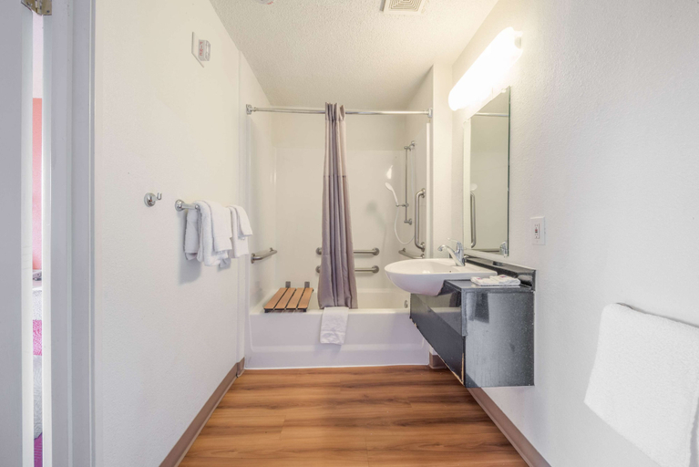Bathroom 5, Motel 6 Fairfield, CA - North, Solano