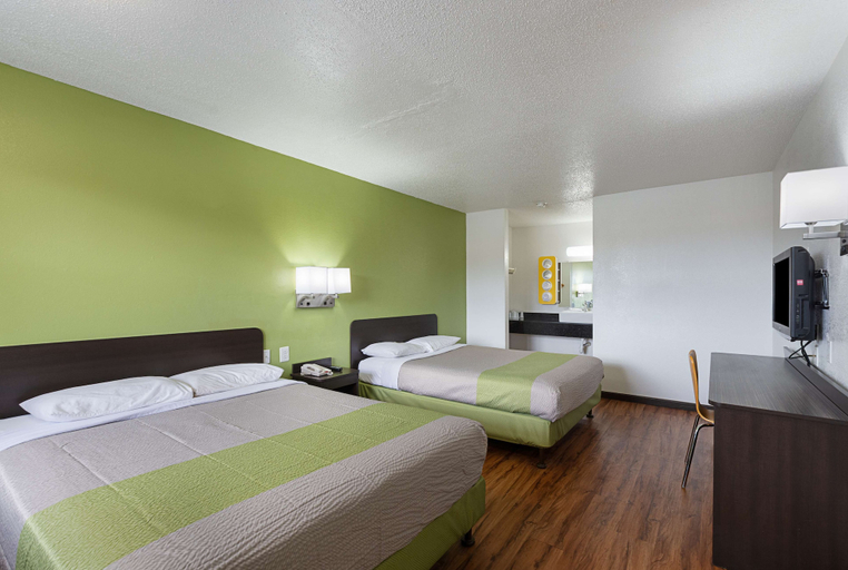 Bedroom 4, Motel 6 Chattanooga, TN, Hamilton