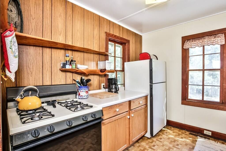 Private kitchen 5, Hearthwood Beach House - On Lake Tomahawk, Oneida