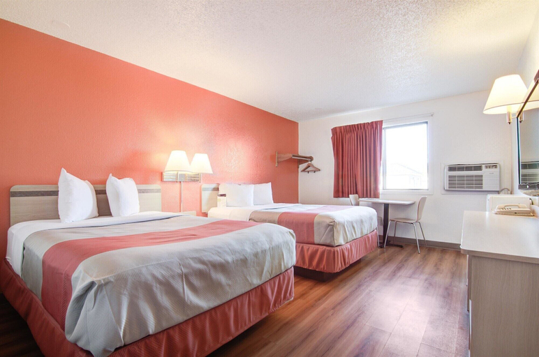 Bedroom 3, Motel 6 Colby, KS, Thomas