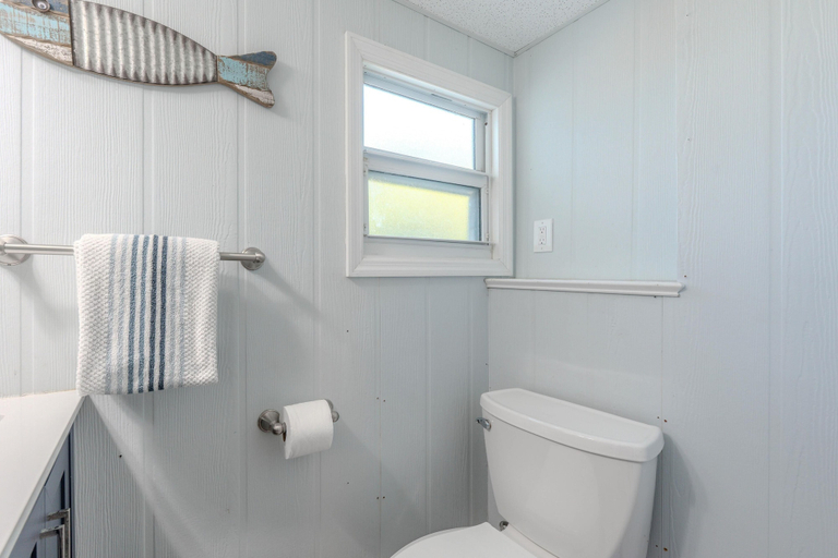 Bathroom 5, Blue Pearl Manor Lower, Lee