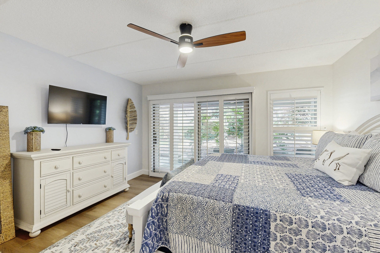 Others 5, Fully-renovated Stunning Modern Beach Condo w/ Pool on Amelia Island, Nassau