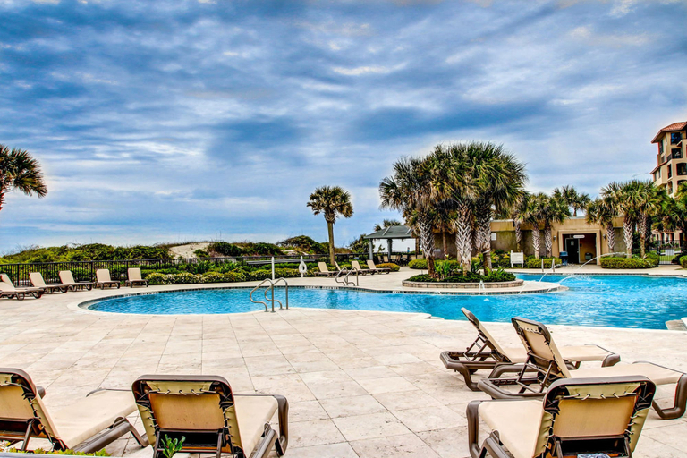 Pool, Beachfront Condo With Beach Access, Balcony, AC, Pool & Tennis, Nassau