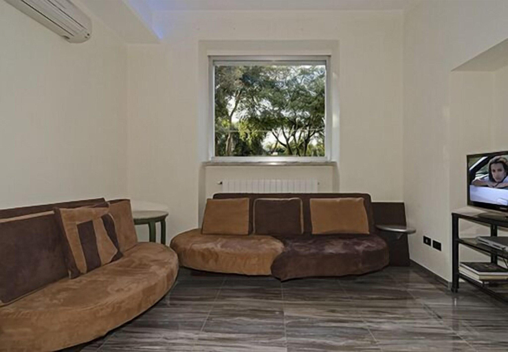 Public Area 2, Hotel Roma, Massa Carrara
