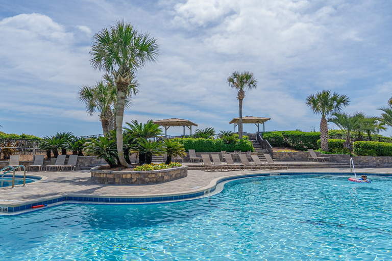 Pool 5, Cozy Condo With Balcony, Garden Views and Beach Access, Nassau